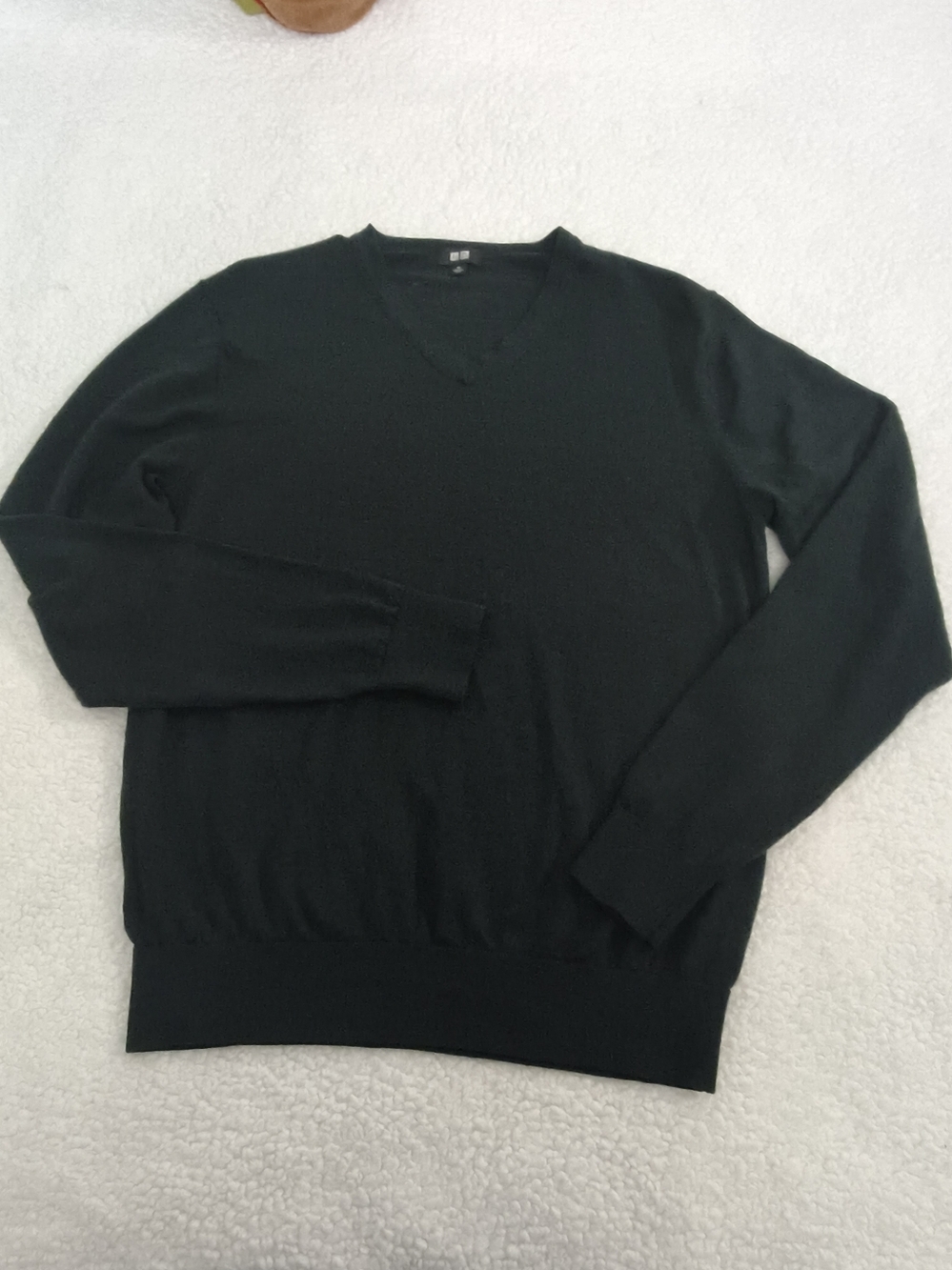 Uniqlo Men's V-Neck Sweater
